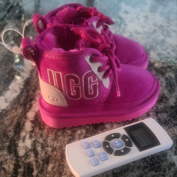 UGG Neumel Graphic Outline Chukka (New) Toddler - Picture 4 of 5